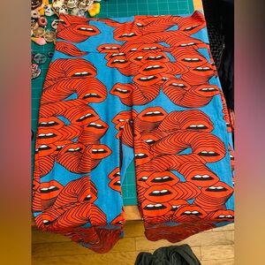 Nooworks Mouths leggings size large